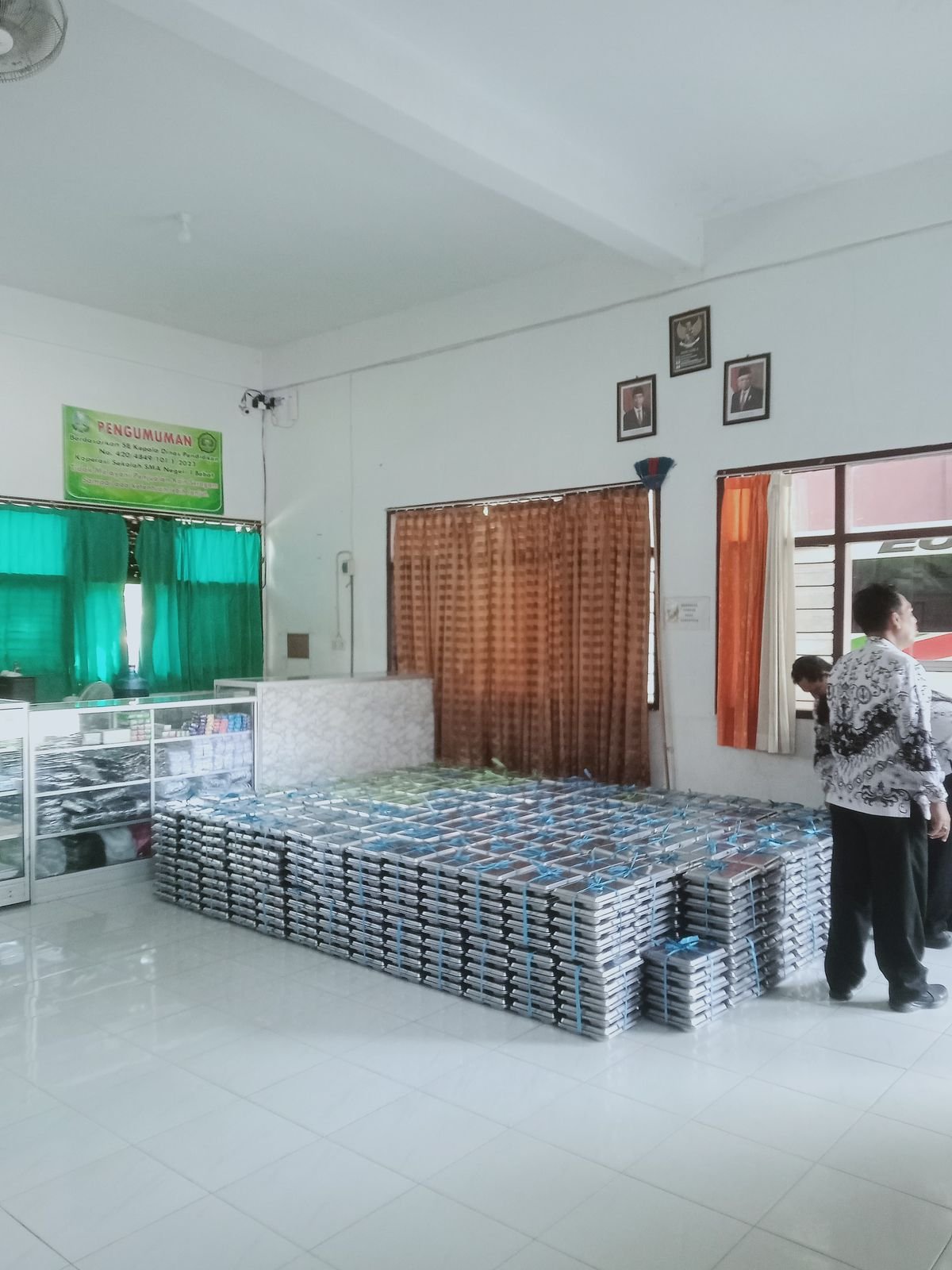 Makan Bergizi Gratis Resmi Dibagikan Perdana di SMA Negeri 1 Babat